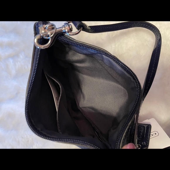 NWT Coach Navy Wristlet - Picture 4 of 6